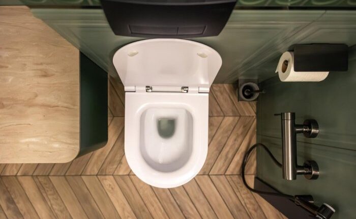 Mała łazienka bez barier - sprytne rozwiązania dla seniorów